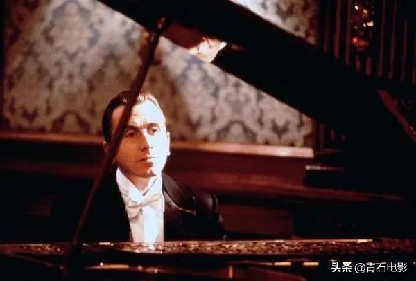海上钢琴师1900为什么不下船台词,《海上钢琴师》深度解析