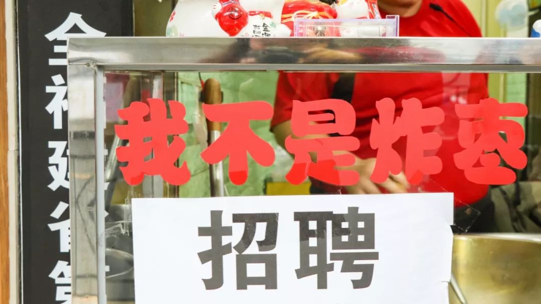 台湾胖子老板开的8㎡小店，专卖会膨胀的QQ球，嘴小的别来！