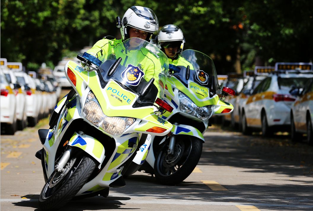 孕妇破羊水老公反应,孕妇突然羊水破了丈夫找车