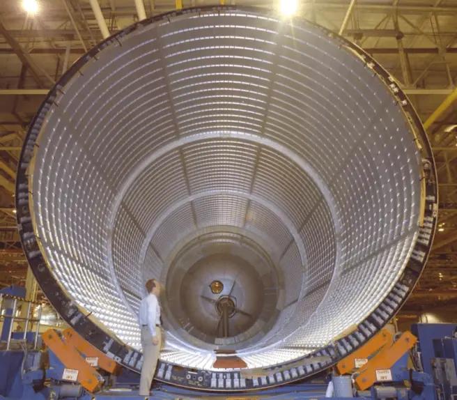 SLS构造分析之大橙罐起飞级，拉伸的航天飞机燃料罐