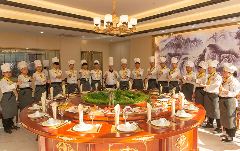 厨师行业的发展前景怎么样，厨师行业的未来，厨师会有出路吗