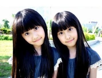 姐妹双胞胎吃豆浆,双胞胎姐妹天天喝牛奶