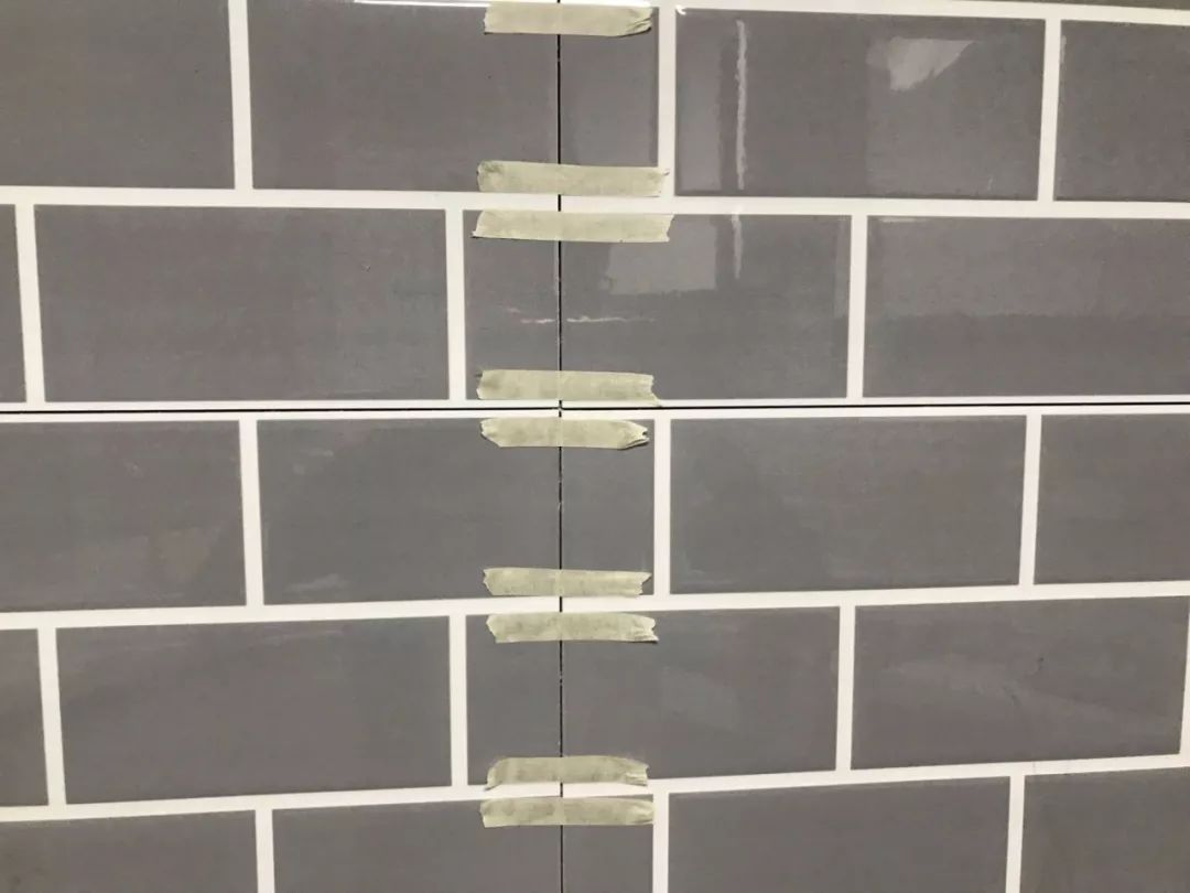 衣柜和瓷砖缝隙能用美缝剂吗,瓷砖缝隙太深美缝剂下塌怎么办