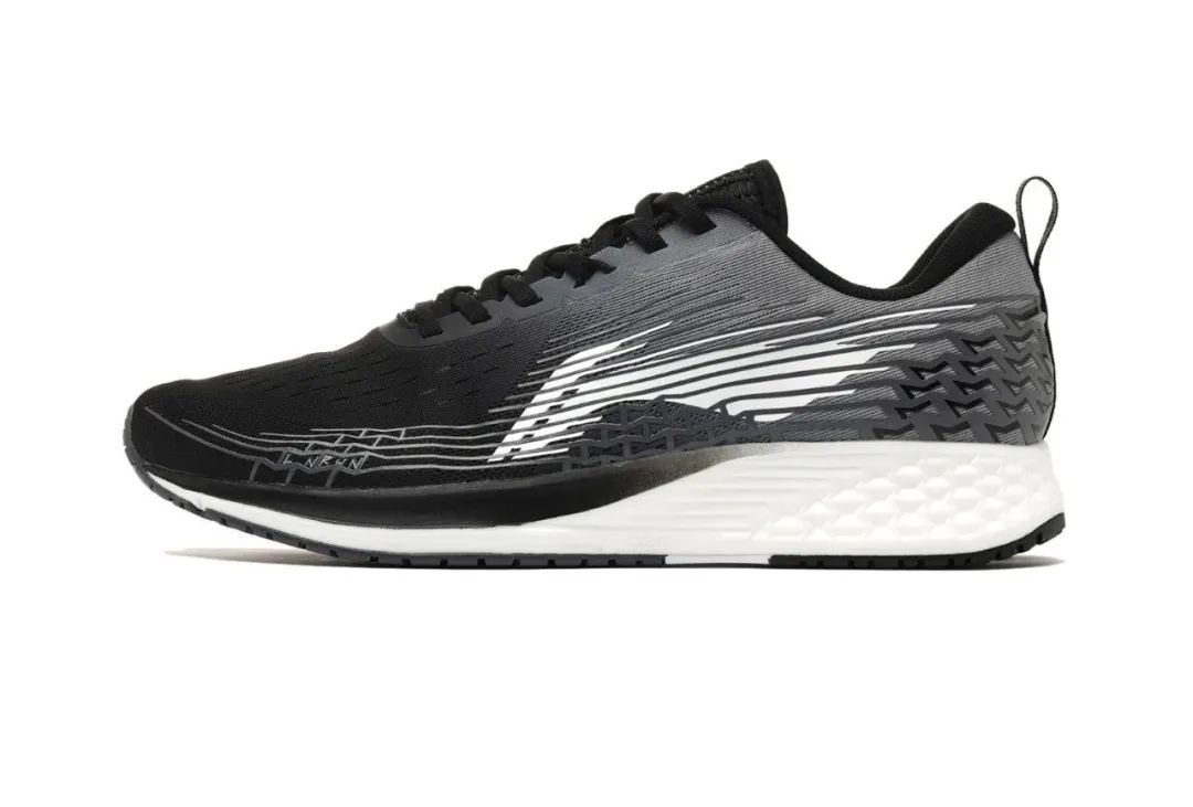 孩子训练跑步鞋选哪种,有什么好一点的训练跑鞋