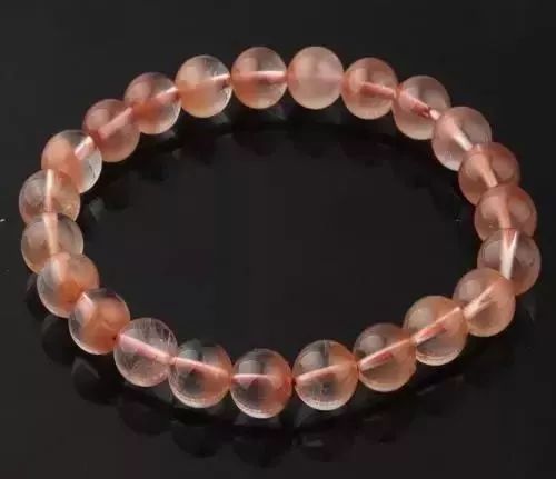 属兔的本命年戴金的还是戴银的好,2024年本命年适合戴金还是戴银