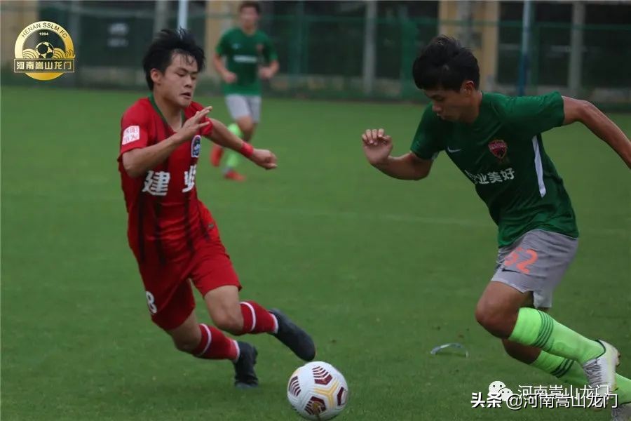 文武双全化铭灿:书法作品频频获奖球场上的偶像是伊涅斯塔