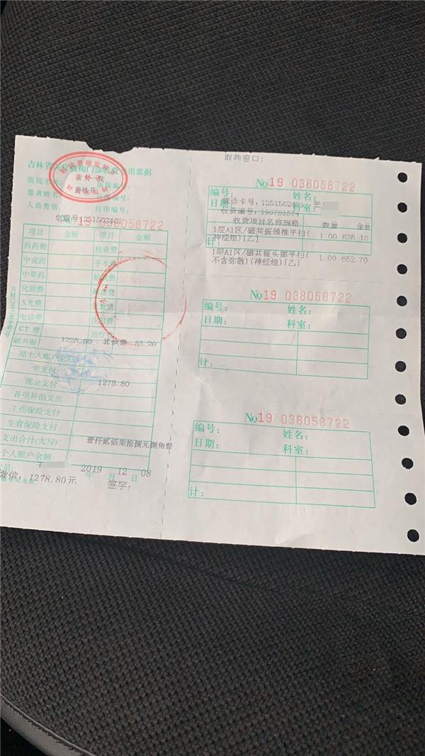 商场扶梯摔倒,女子商场电梯摔倒后续