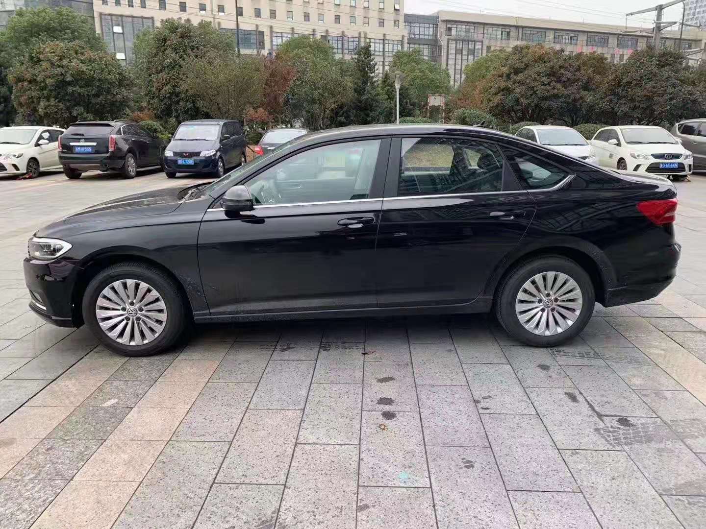 新款朗逸实车测评,朗逸经典版外观对比帕萨特