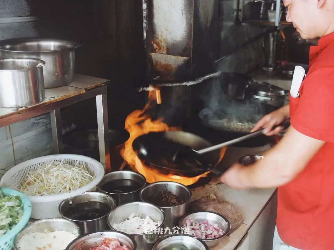 王宝强吃面道士下山,道士下山吃面图片