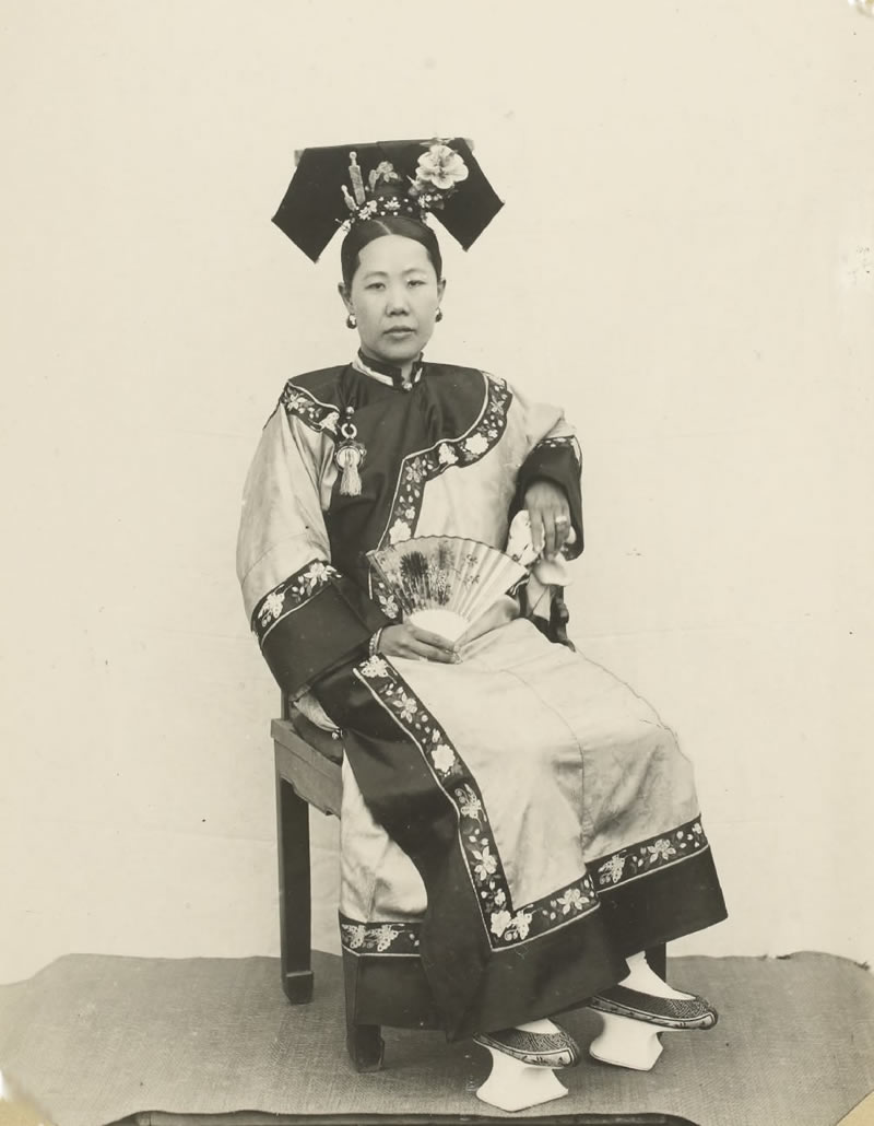 清朝精美绣花鞋,清朝宫廷照片小脚