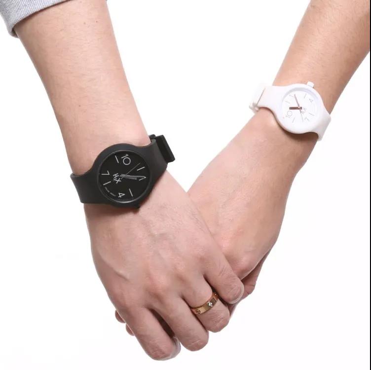 送给爱人的手表的含义,关于爱情的腕表