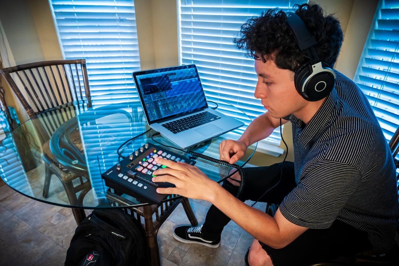 icon控制器新款,可拼接的midi控制器