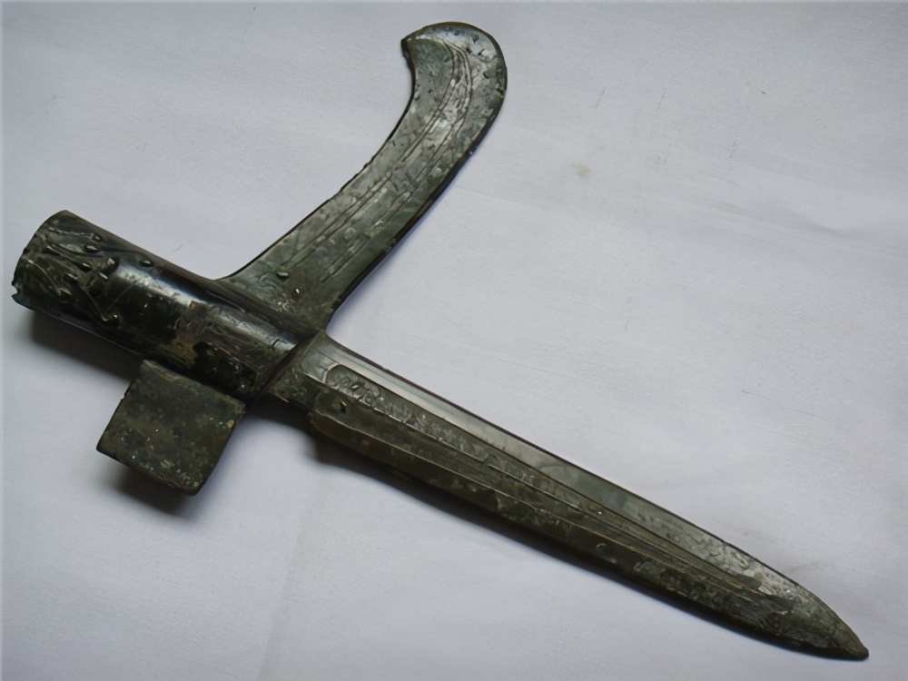 方天画戟这么强，为何除了吕布几乎没人用？学者：其实吕布也不用