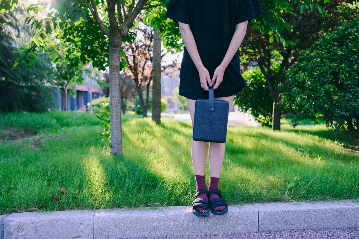 “跨界级”专业防抖,手机和微单都可用,普通人的视频“法宝”