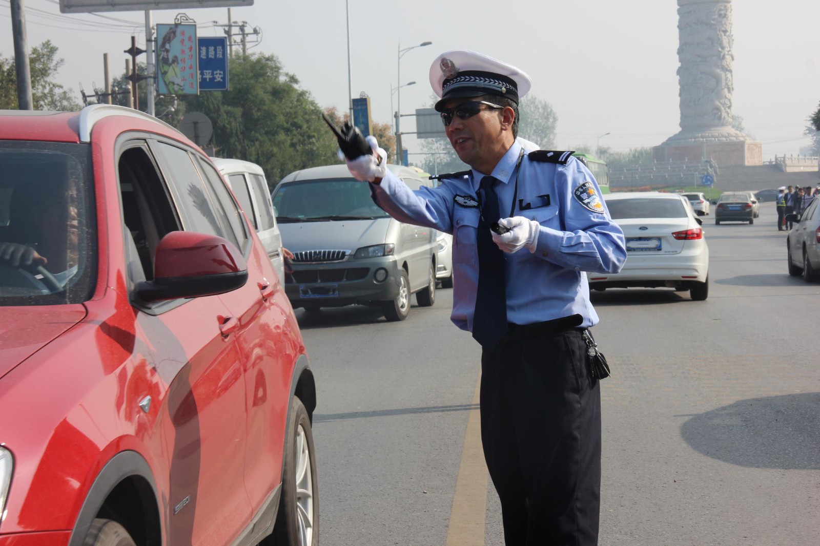 开车忘带驾驶证这算无证驾驶吗,交警开车忘记拿驾驶证了怎么办