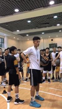 一分钟教你学会走位,每日一招过人动作