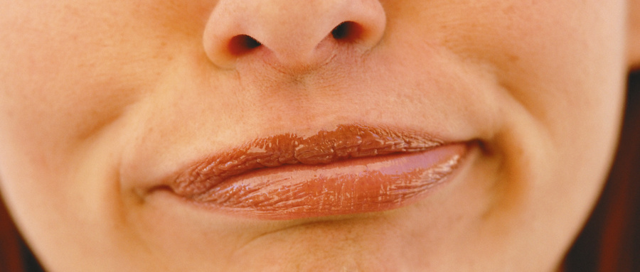 嘴唇干裂有灼热感是什么原因,嘴唇干裂疼痛的厉害是什么原因