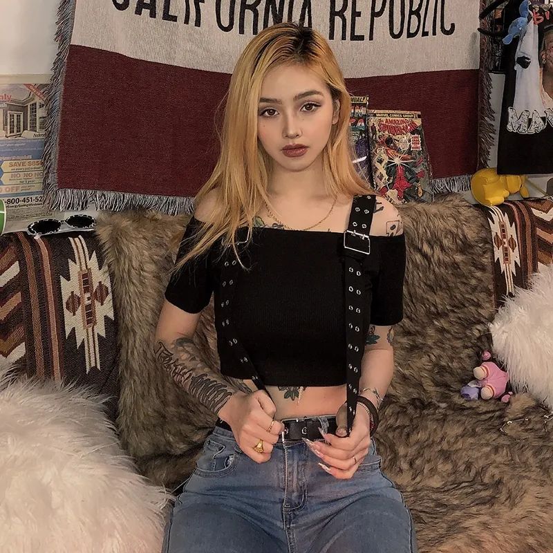 全是黑色衣服怎么穿出高级感,男黑色衣服的高级搭配