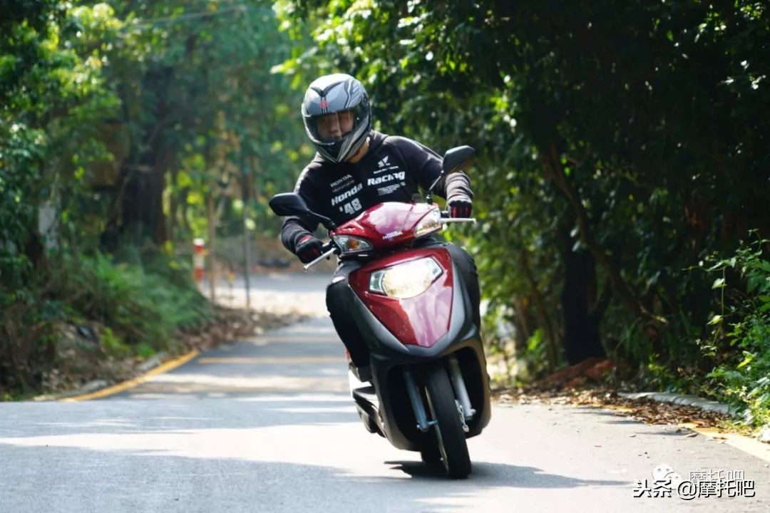 新大洲本田ns125d对比本田喜鲨125,五羊本田喜鲨125对比新大洲ns125d