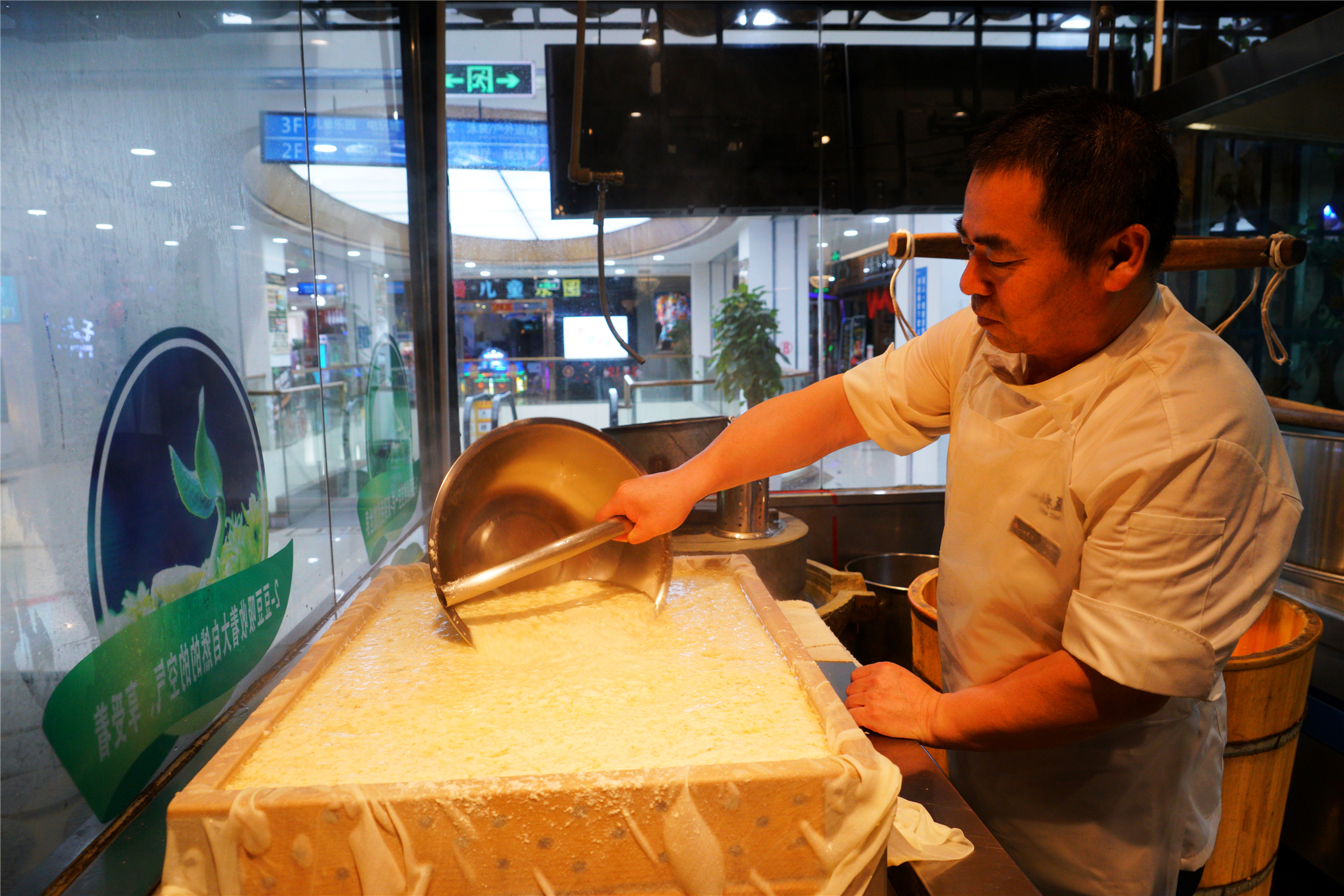来三亚为什么不能吃椰子鸡,去三亚别忘了吃海鲜