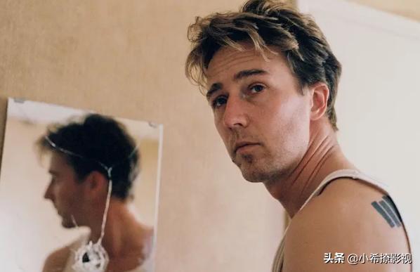 爱德华诺顿为何被抛弃演绿巨人,爱德华诺顿为什么不演戏了