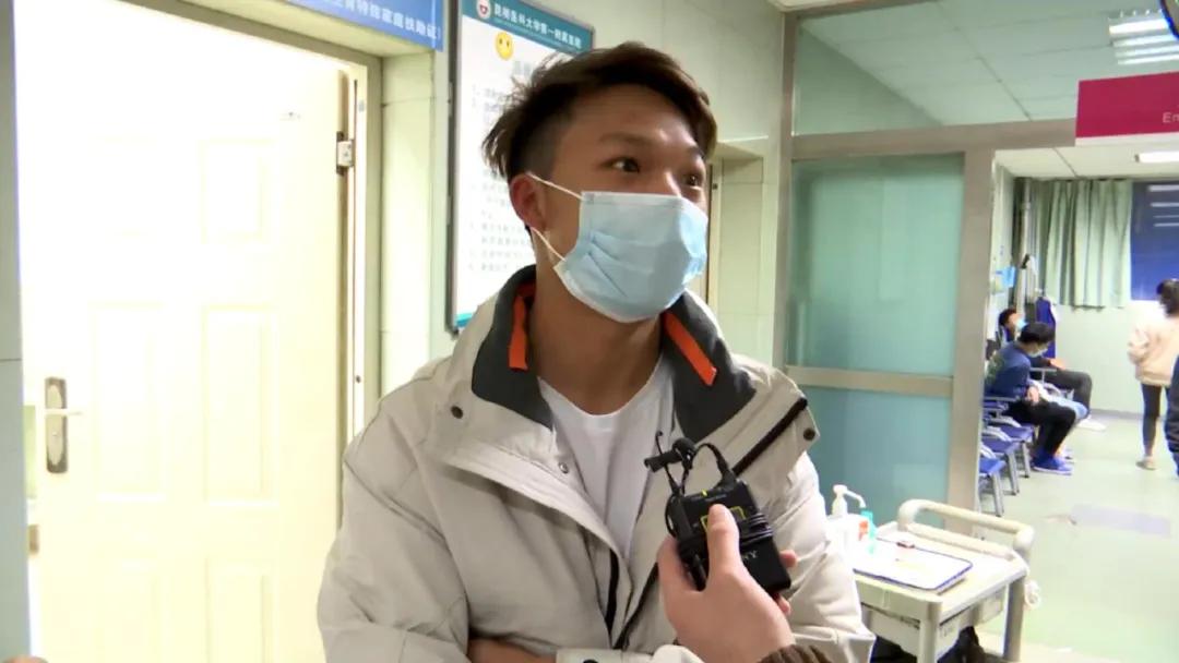 七旬老人被卡车撞伤,老人闯入货车视线盲区死亡被推倒