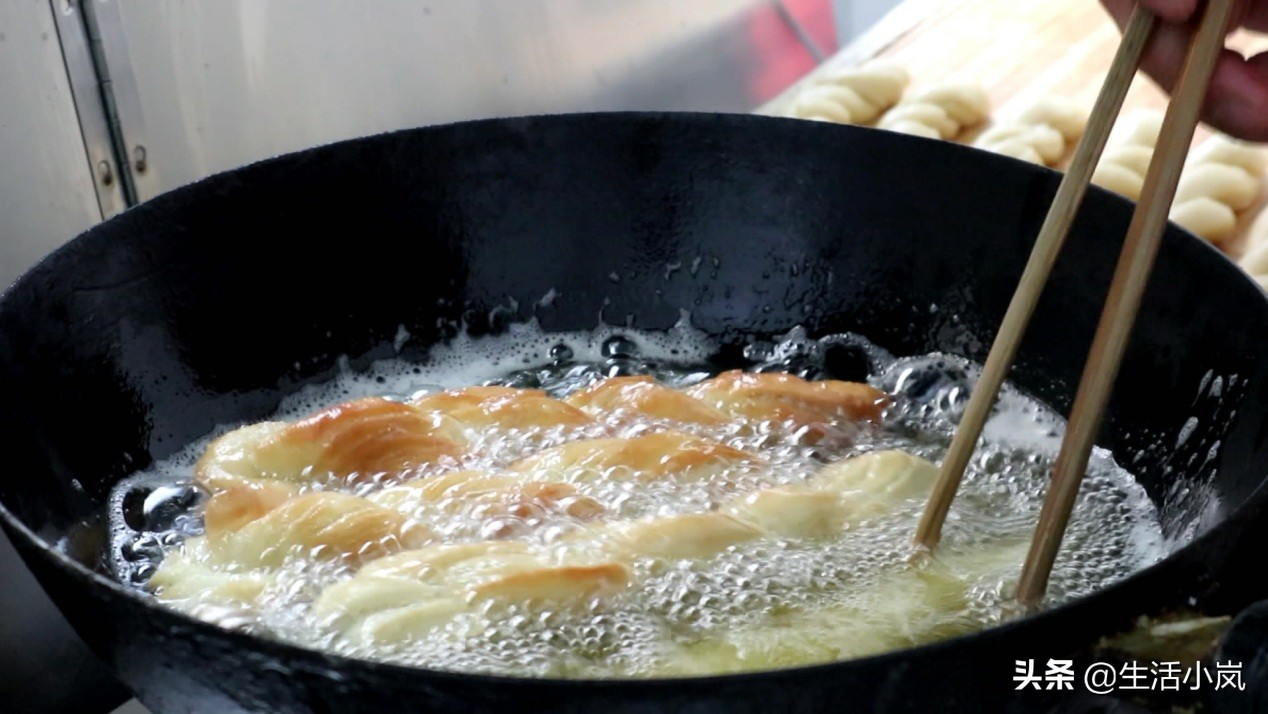 怎么炸软麻花里软外酥,炸出香脆的麻花