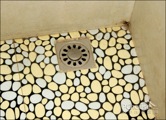 卫生间地漏管根漏水怎么解决,卫生间水管漏水最简单补救方法