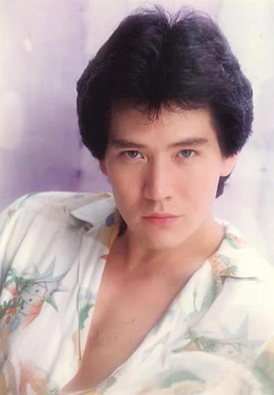 37岁的费翔,费翔62岁秀肌肉