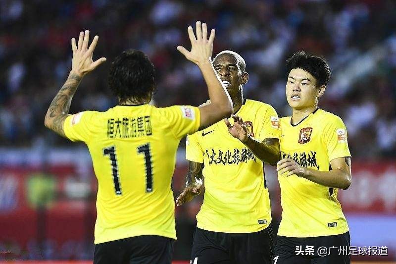 豪门本色！广州恒大又一90后球员被李铁看中，球衣尺寸已发往国足