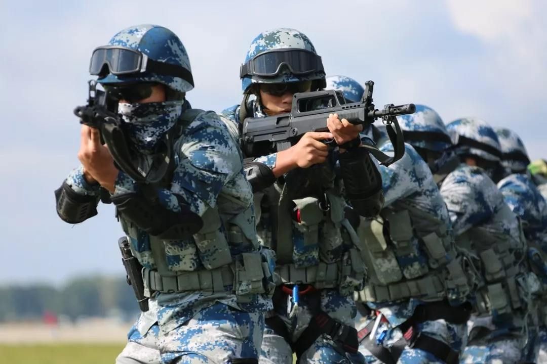 战争中伞兵着陆后降落伞怎么处理,空降兵落地后降落伞怎么处理