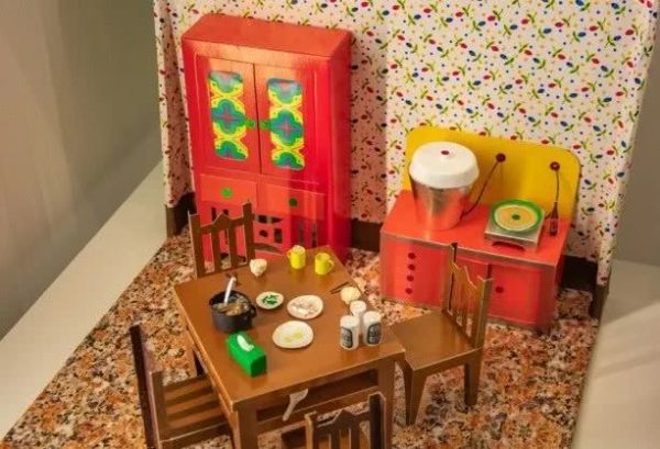 中国人烧给死人的纸扎，登上巴黎设计周，还被法国的博物馆收藏。