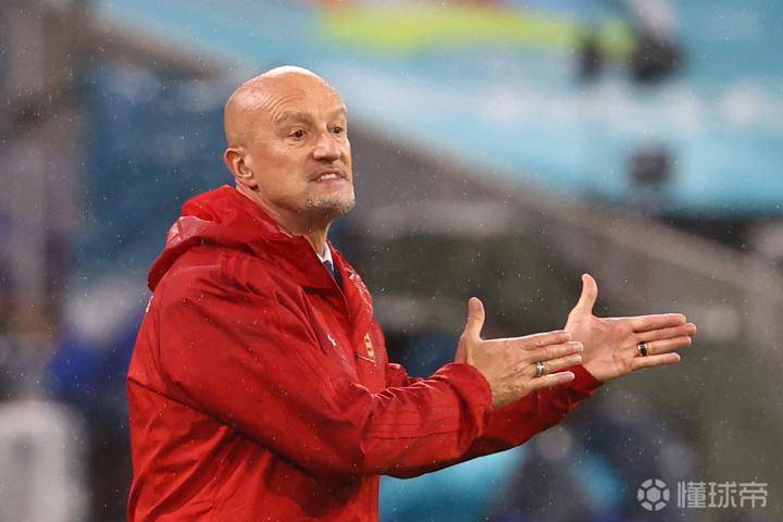 c罗进点球本泽马情不自禁庆祝,c罗进点球