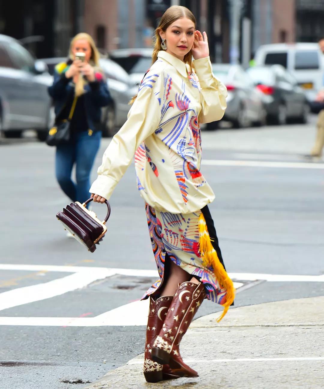 杨紫穿马丁靴的搭配,今年最流行的靴子女款牛仔