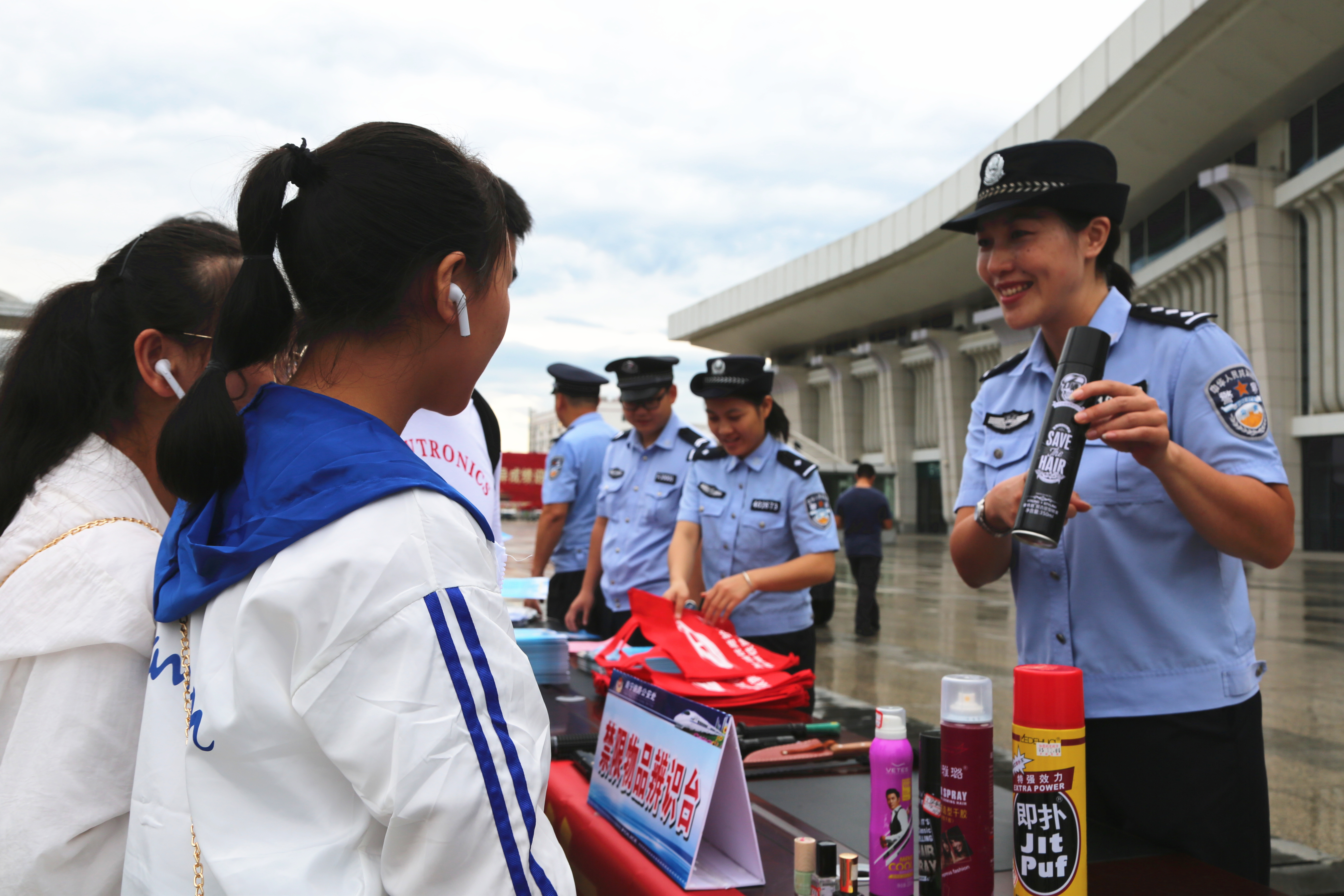 男子携带子弹乘车称拿来辟邪,男士辟邪保平安随身带挂件
