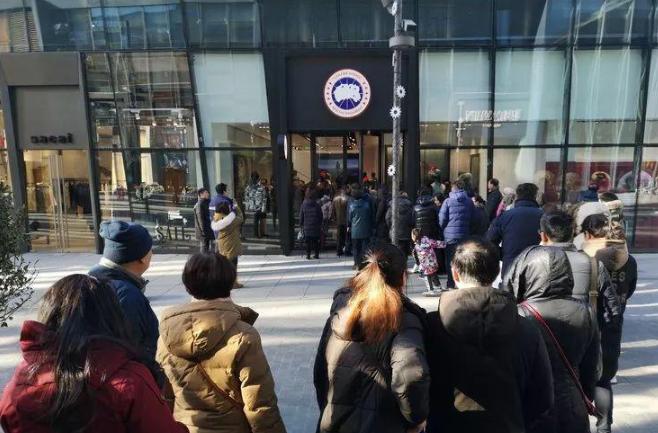 为什么加拿大鹅羽绒服这么贵,国内什么羽绒服能媲美加拿大鹅