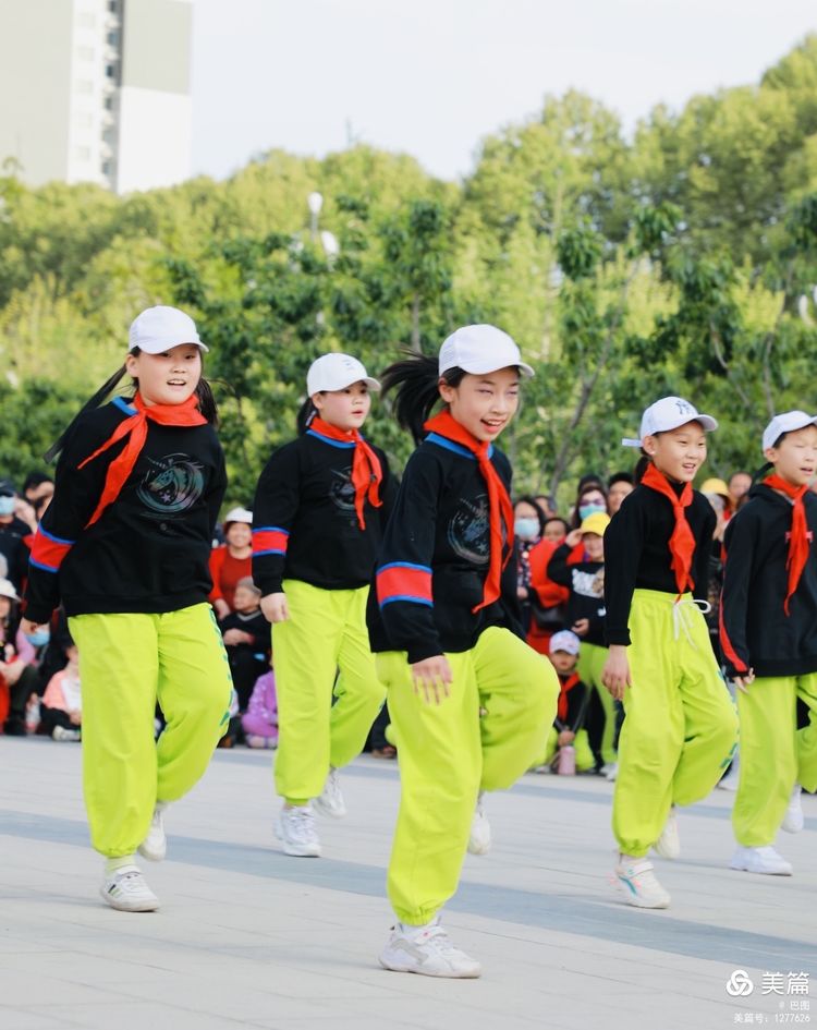 洛阳牡丹广场新疆舞视频,洛阳牡丹广场爵士舞