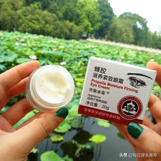 婚纱女王王薇薇视频完整版,“婚纱女王”王薇薇出席时尚大奖