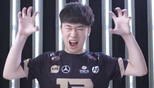 盘点《英雄联盟》圈里近来有趣的游戏梗，这就是祖安人打招呼方式