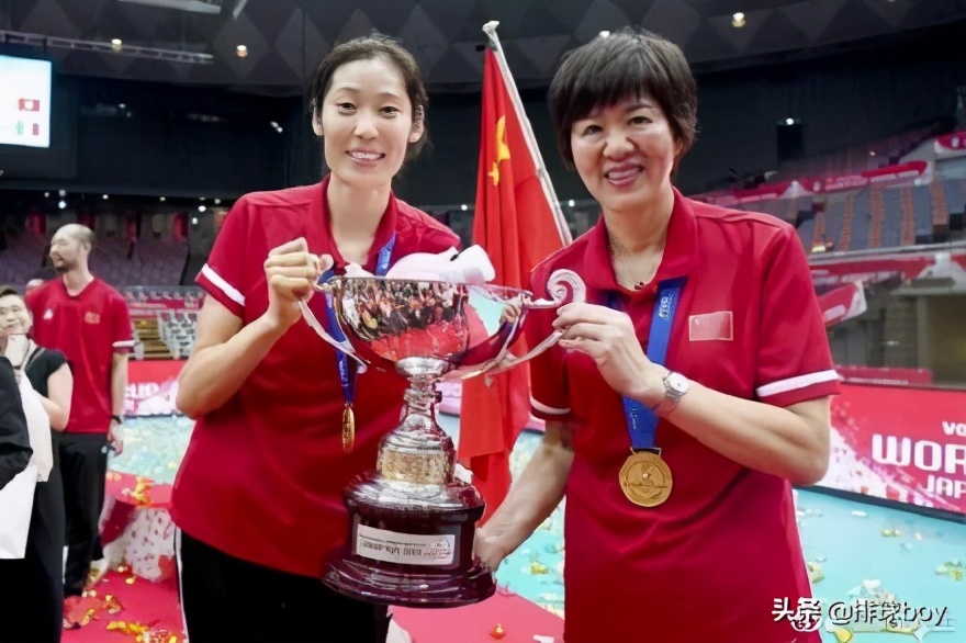 国足看《夺冠》感动抽泣！郎平：单靠精神不能赢球，必须技术过硬