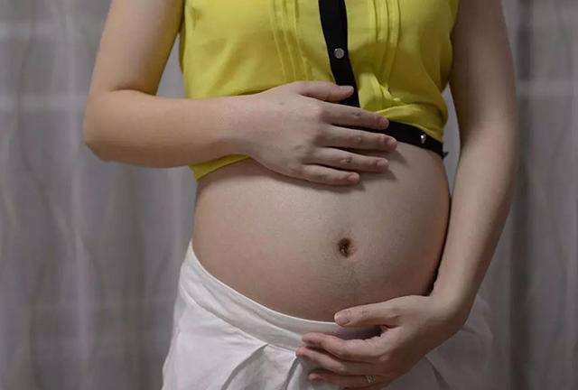 怀孕后几个月会显怀呢,怀孕后几天会显怀