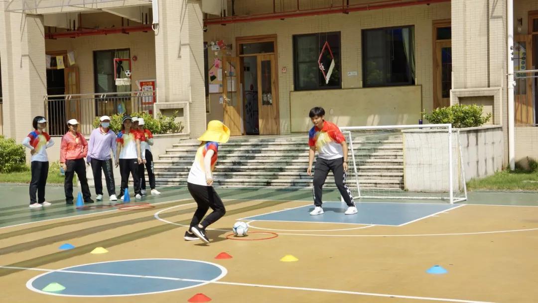 广州雏鹰幼儿园女老师,雏鹰宝贝幼儿园