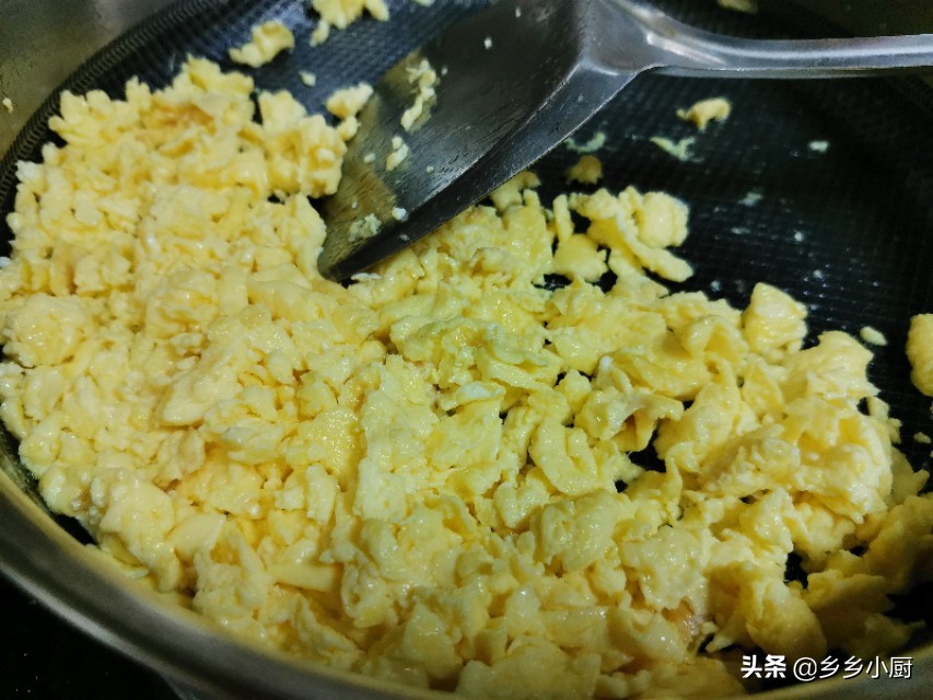 大厨做茴香鸡蛋饺子做法,5块钱的饺子用什么做的