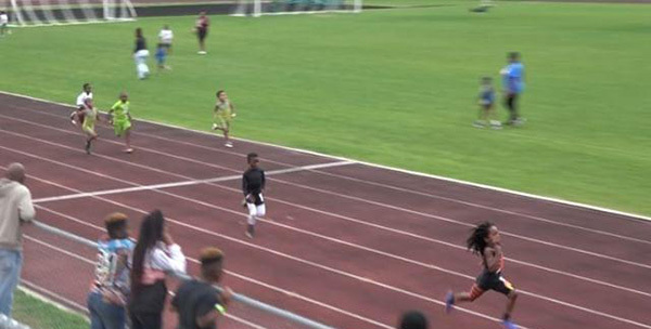 22岁小将百米9秒69博尔特,美国7岁男孩跑100米