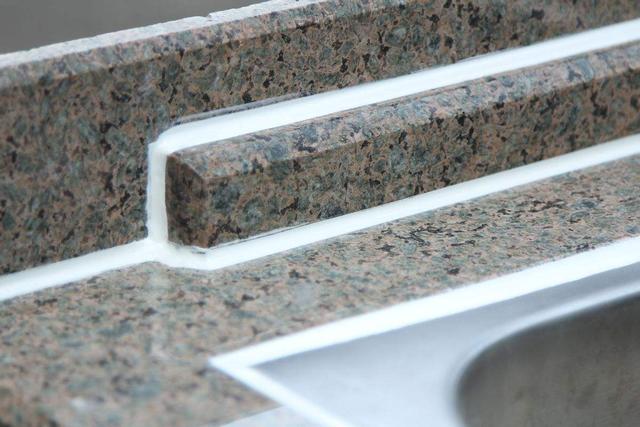 水槽边玻璃胶怎样能不发霉,水槽玻璃胶发黑怎么处理