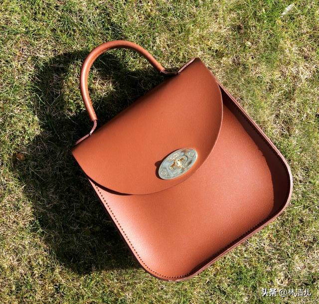 别再瞎买包包了原厂清仓大牌男包,别再沉迷大牌这5款小众品牌包包