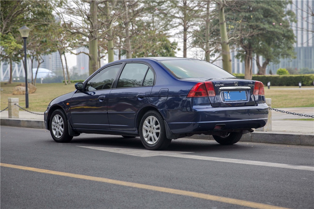 这台思域当年售价比雅阁还贵，如今车友为情怀将其收入囊中