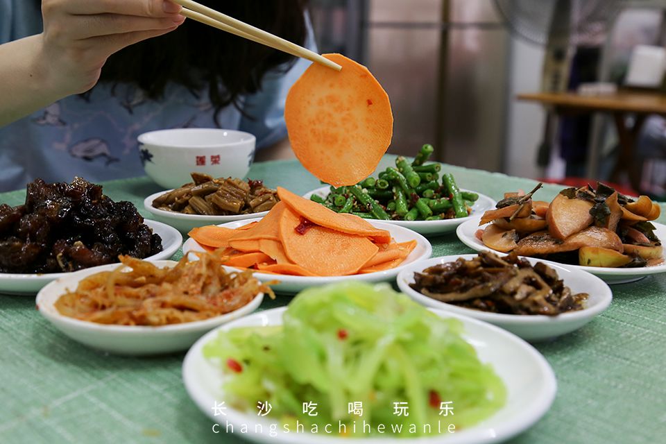 长沙不起眼小吃街推荐,长沙地摊小吃有哪些