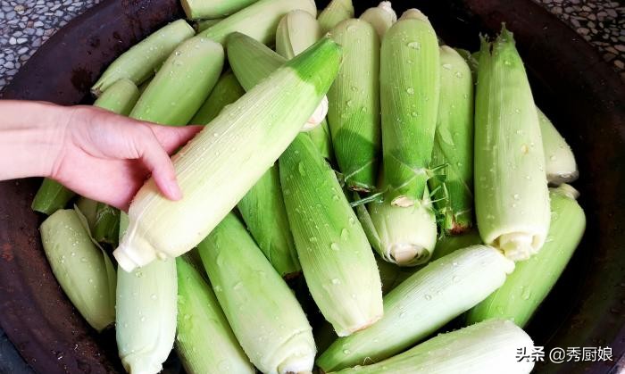 煮玉米水要不要没过,煮玉米只加清水