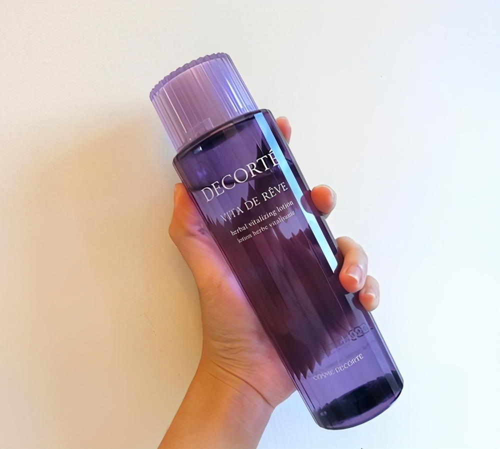 护肤品买单不如买双，4款好用不贵的水乳堪称良心货，补水又保湿